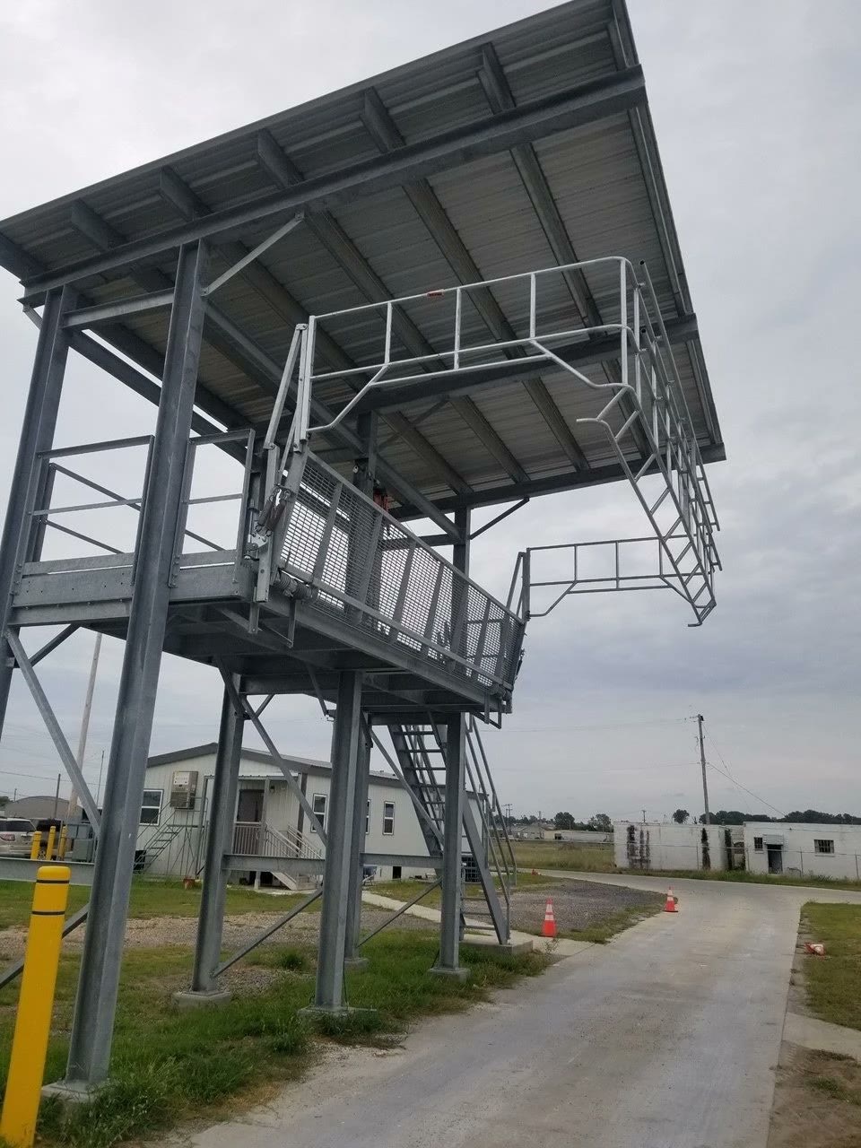 Wide Access Gangway with weather canopy at a railcar loadout